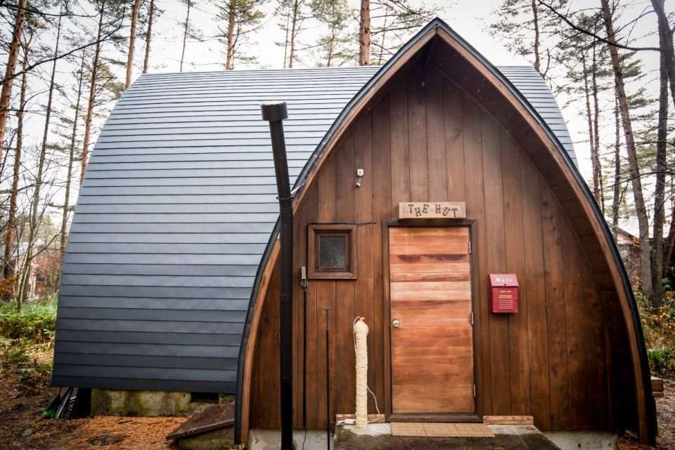 The Hut – cedar holiday house in Hakuba with free 4WD car | 白馬 貸別荘 The Hut(4WD車付き)
